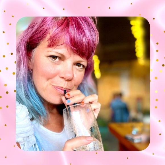 Meet your Posher, Miranda - Picture 1 of 5